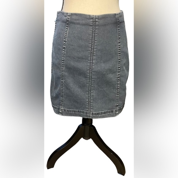 Free People Westminster Blue Gray Denim Mini Skirt Size 10 EUC - Picture 2 of 11
